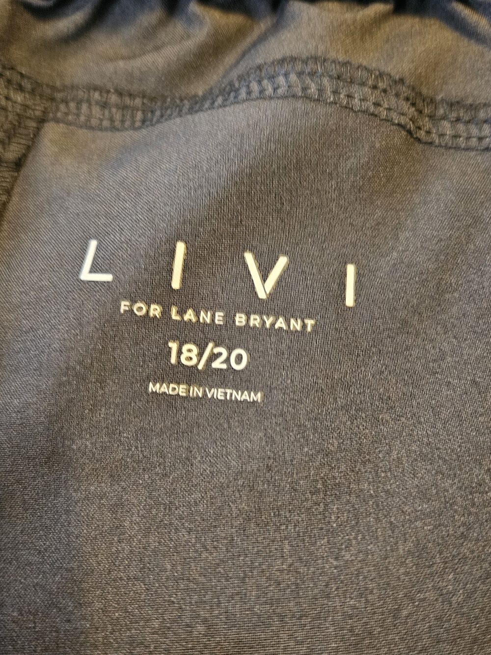 Lane Bryant LIVI Black Cropped Jogger Pants Size 2X (18/20) - Picture 2 of 8